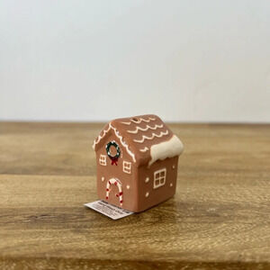 Cracker Barrel Gingerbread houses salt shaker NWT